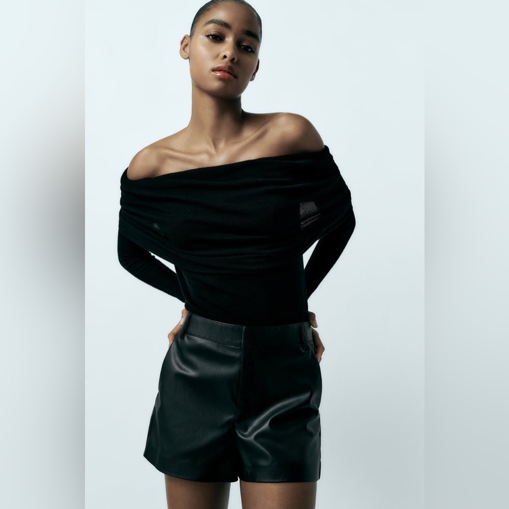 Zara FAUX LEATHER SHORTS